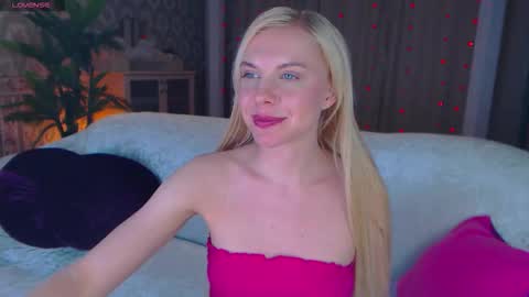 Lisa online show from November 12, 2025, 8:59 am