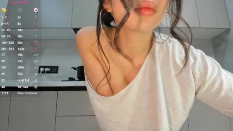 Mia online show from February 19, 2026, 7:32 pm