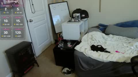 Bunnydathug online show from December 20, 2024, 2:27 pm