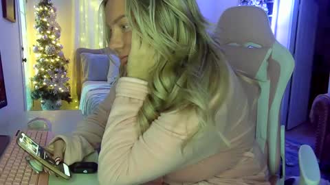 Snapshot of southernbarbii chatting on December 8, 2024, 12:30 pm Your Barbii online show from December 8, 2024, 12:30 pm