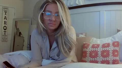 Snapshot of southernbarbii chatting on December 29, 2024, 11:40 am Your Barbii online show from December 29, 2024, 11:40 am