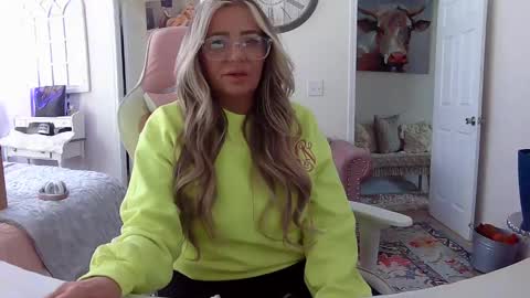 Snapshot of southernbarbii chatting on February 18, 2025, 6:47 pm Your Barbii online show from February 18, 2025, 6:47 pm