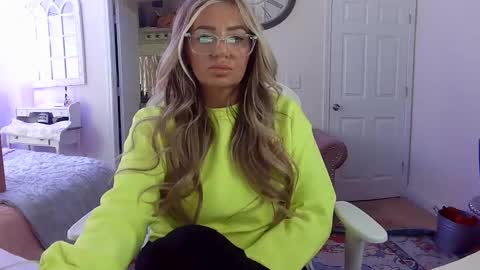 Snapshot of southernbarbii chatting on February 18, 2025, 9:53 pm Your Barbii online show from February 18, 2025, 9:53 pm