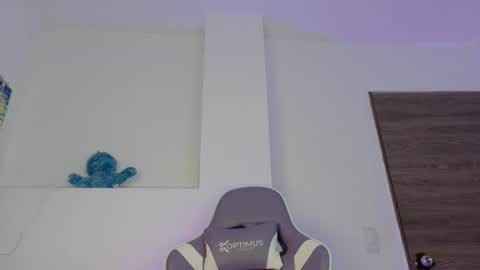 Ana  online show from November 15, 2025, 3:08 pm