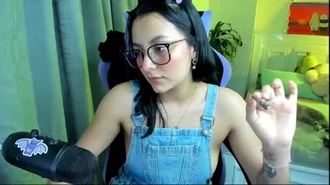 Lili online show from February 9, 2025, 3:32 am