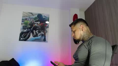 soy_apolo online show from November 12, 2025, 2:01 am