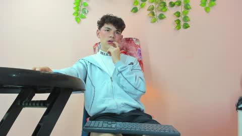 soyfelipx online show from June 9, 2026, 6:25 am