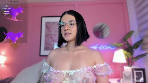 Snapshot of soysaraa_ chatting on December 30, 2024, 4:20 am Aleja online show from December 30, 2024, 4:20 am