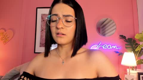 Snapshot of soysaraa_ chatting on February 1, 2025, 8:08 am Aleja online show from February 1, 2025, 8:08 am
