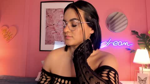 Snapshot of soysaraa_ chatting on February 1, 2025, 11:10 am Aleja online show from February 1, 2025, 11:10 am