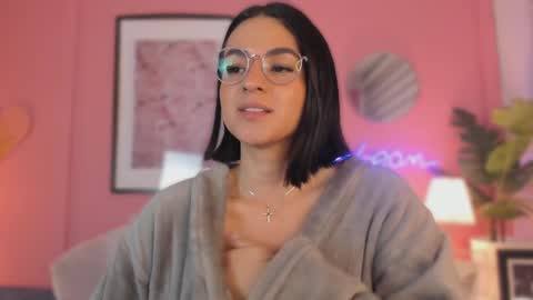 Snapshot of soysaraa_ chatting on February 10, 2025, 11:46 am Aleja online show from February 10, 2025, 11:46 am