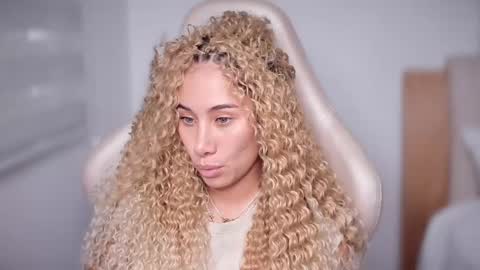 Snapshot of soytulu_ chatting on February 11, 2025, 4:35 pm brisa  s online show from February 11, 2025, 4:35 pm