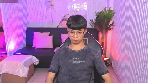 spark_tay online show from April 26, 2026, 3:04 am