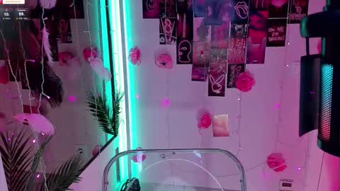  SparkleMona  online show from September 13, 2025, 2:22 am