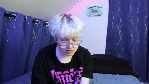 Snapshot of sparkling_water_hate_club chatting on November 17, 2025, 7:47 am Atticus Pendragon online show from November 17, 2025, 7:47 am