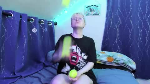 Snapshot of sparkling_water_hate_club chatting on November 18, 2025, 6:12 pm Atticus Pendragon online show from November 18, 2025, 6:12 pm