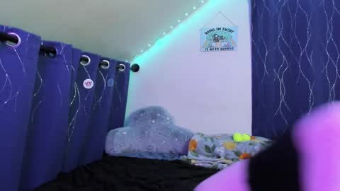 Snapshot of sparkling_water_hate_club chatting on November 26, 2025, 11:06 pm Atticus Pendragon online show from November 26, 2025, 11:06 pm