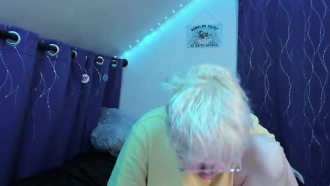 Snapshot of sparkling_water_hate_club chatting on November 29, 2025, 5:21 am Atticus Pendragon online show from November 29, 2025, 5:21 am