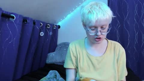 Snapshot of sparkling_water_hate_club chatting on November 30, 2025, 8:07 am Atticus Pendragon online show from November 30, 2025, 8:07 am