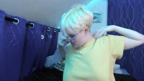 Snapshot of sparkling_water_hate_club chatting on November 30, 2025, 10:58 pm Atticus Pendragon online show from November 30, 2025, 10:58 pm