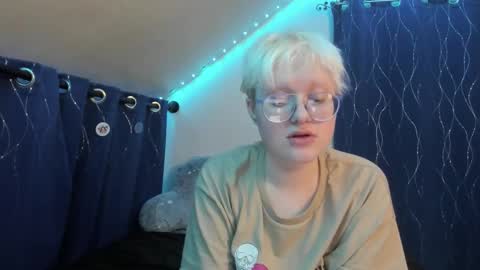 Snapshot of sparkling_water_hate_club chatting on December 2, 2025, 10:09 am Atticus Pendragon online show from December 2, 2025, 10:09 am