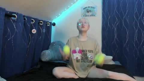 Snapshot of sparkling_water_hate_club chatting on December 3, 2025, 12:29 am Atticus Pendragon online show from December 3, 2025, 12:29 am