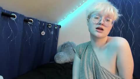 Snapshot of sparkling_water_hate_club chatting on December 5, 2025, 1:58 am Atticus Pendragon online show from December 5, 2025, 1:58 am