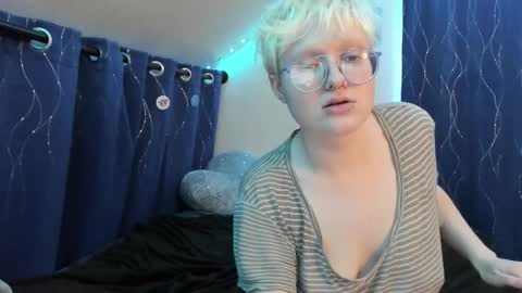 Snapshot of sparkling_water_hate_club chatting on December 5, 2025, 5:53 pm Atticus Pendragon online show from December 5, 2025, 5:53 pm