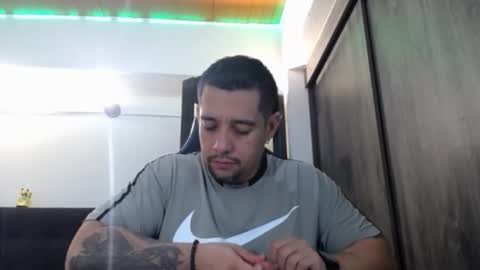 Snapshot of spartacus_cam chatting on January 17, 2026, 5:45 am online show from January 17, 2026, 5:45 am