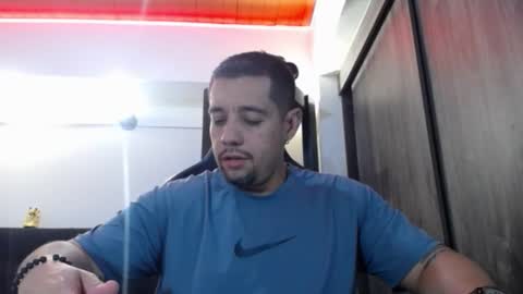 Snapshot of spartacus_cam chatting on January 18, 2026, 5:33 am online show from January 18, 2026, 5:33 am