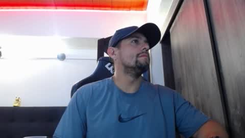 Snapshot of spartacus_cam chatting on February 1, 2026, 4:55 am online show from February 1, 2026, 4:55 am