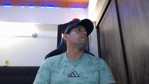 Snapshot of spartacus_cam chatting on February 7, 2026, 6:17 am online show from February 7, 2026, 6:17 am