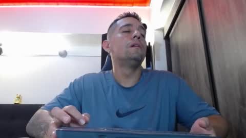 Snapshot of spartacus_cam chatting on February 11, 2026, 4:50 am online show from February 11, 2026, 4:50 am