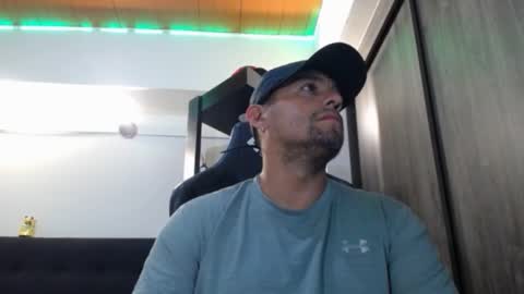 Snapshot of spartacus_cam chatting on February 20, 2026, 5:04 am online show from February 20, 2026, 5:04 am