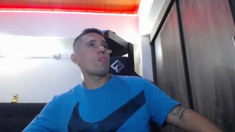 Snapshot of spartacus_cam chatting on March 1, 2026, 5:20 am online show from March 1, 2026, 5:20 am