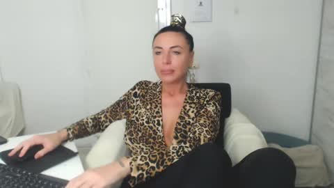 Carla online show from February 18, 2025, 4:26 pm