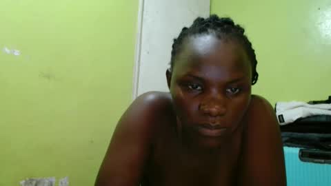Snapshot of spicy_bella69 chatting on May 14, 2026, 7:04 am spicy_bella69 online show from May 14, 2026, 7:04 am