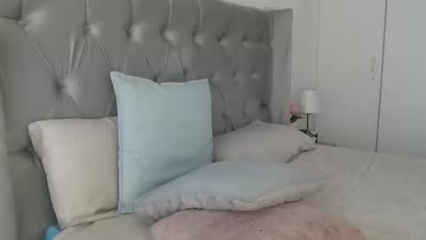 Im Angela  online show from February 4, 2025, 8:13 am