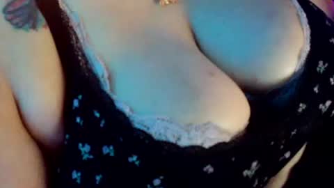 Vanessa Spade online show from October 24, 2025, 9:49 am