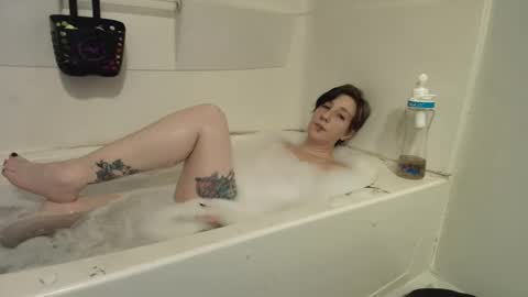 Snapshot of spookyqueen69 chatting on February 5, 2026, 2:38 am Kova online show from February 5, 2026, 2:38 am