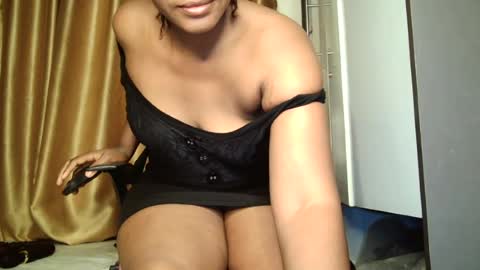 Snapshot of squirtcunt_xola chatting on July 14, 2026, 10:43 am melanie online show from July 14, 2026, 10:43 am