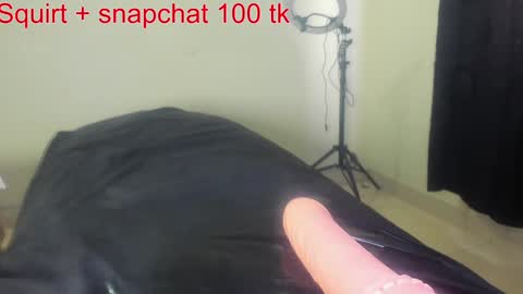 Snapshot of squirtle_girl chatting on December 25, 2024, 7:24 pm  Lizzy online show from December 25, 2024, 7:24 pm