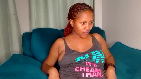 Snapshot of squirtqueen333 chatting on January 3, 2025, 12:33 am shana online show from January 3, 2025, 12:33 am