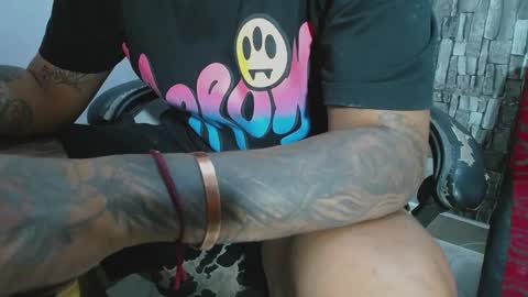 Snapshot of srfindomfeet_ chatting on March 17, 2026, 3:33 am sr master cum its my old account online show from March 17, 2026, 3:33 am