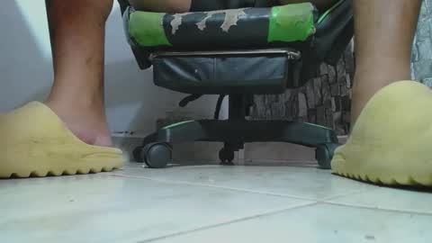 Snapshot of srfindomfeet_ chatting on March 17, 2026, 4:32 pm sr master cum its my old account online show from March 17, 2026, 4:32 pm