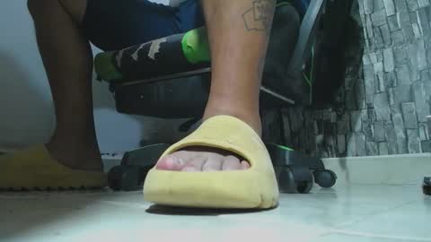 Snapshot of srfindomfeet_ chatting on March 18, 2026, 4:37 am sr master cum its my old account online show from March 18, 2026, 4:37 am