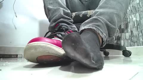 Snapshot of srfindomfeet_ chatting on March 19, 2026, 11:09 pm sr master cum its my old account online show from March 19, 2026, 11:09 pm