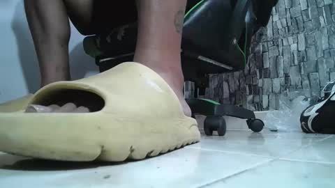 Snapshot of srfindomfeet_ chatting on March 22, 2026, 3:26 pm sr master cum its my old account online show from March 22, 2026, 3:26 pm