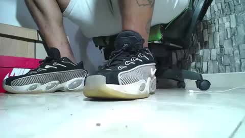 Snapshot of srfindomfeet_ chatting on March 27, 2026, 9:47 pm sr master cum its my old account online show from March 27, 2026, 9:47 pm