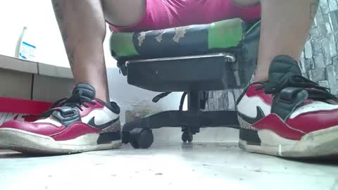 Snapshot of srfindomfeet_ chatting on April 3, 2026, 5:16 am sr master cum its my old account online show from April 3, 2026, 5:16 am